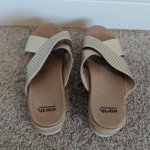 Earth Modena Marigold Gold Leather Platform Sandals sz 11 - Picture 4 of 7